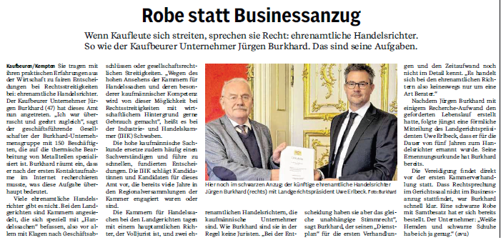 Zeitungsartikel „Robe statt Businessanzug“ mit Foto von Jürgen Burkhard und einem Richter